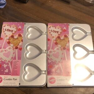 Wilson Heart Cookie Pans  (2) Makes Cake Sucker Baking New‎ In Package